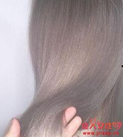 奶灰色头发图片