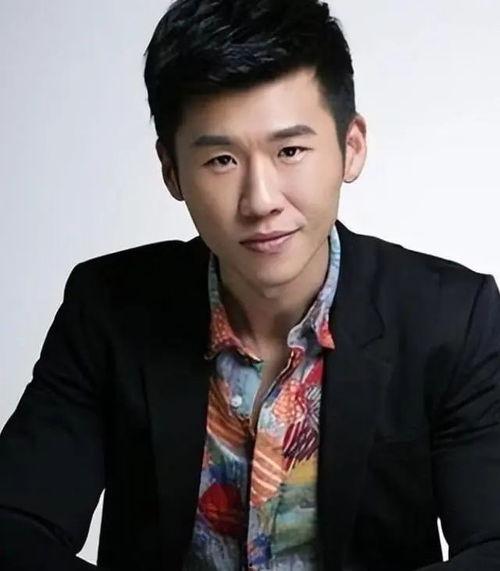 演员卢君的现任妻子,揭秘他与现任妻子的甜蜜时光